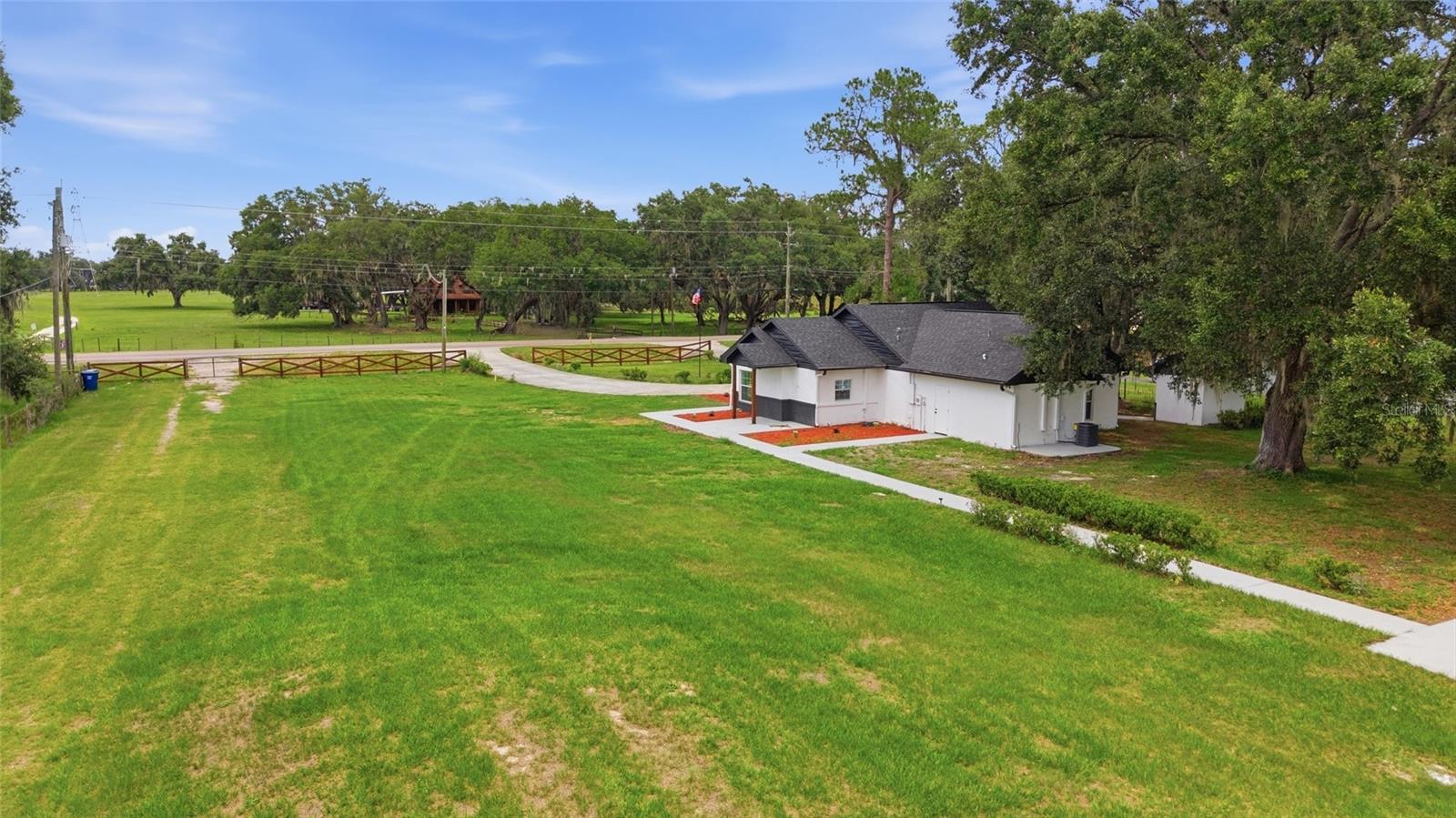 1205 E KNIGHTS GRIFFIN RD — photo 59