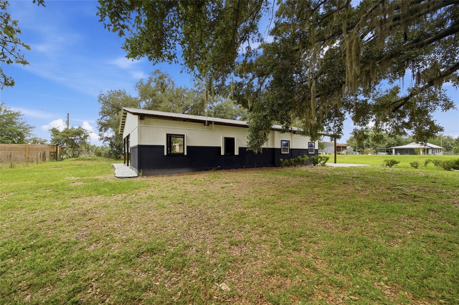 1205 E KNIGHTS GRIFFIN RD — photo 34