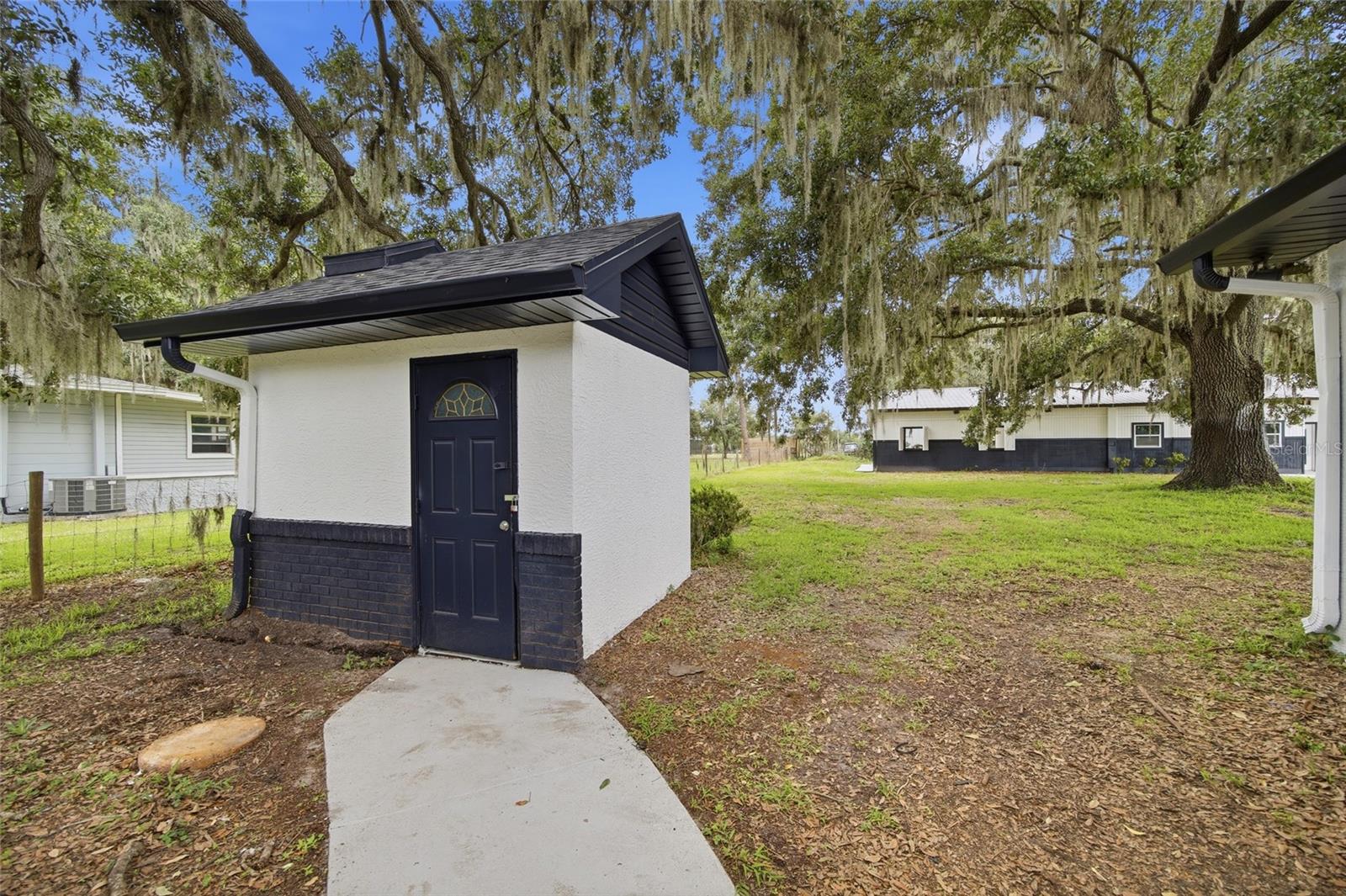 1205 E KNIGHTS GRIFFIN RD — photo 51
