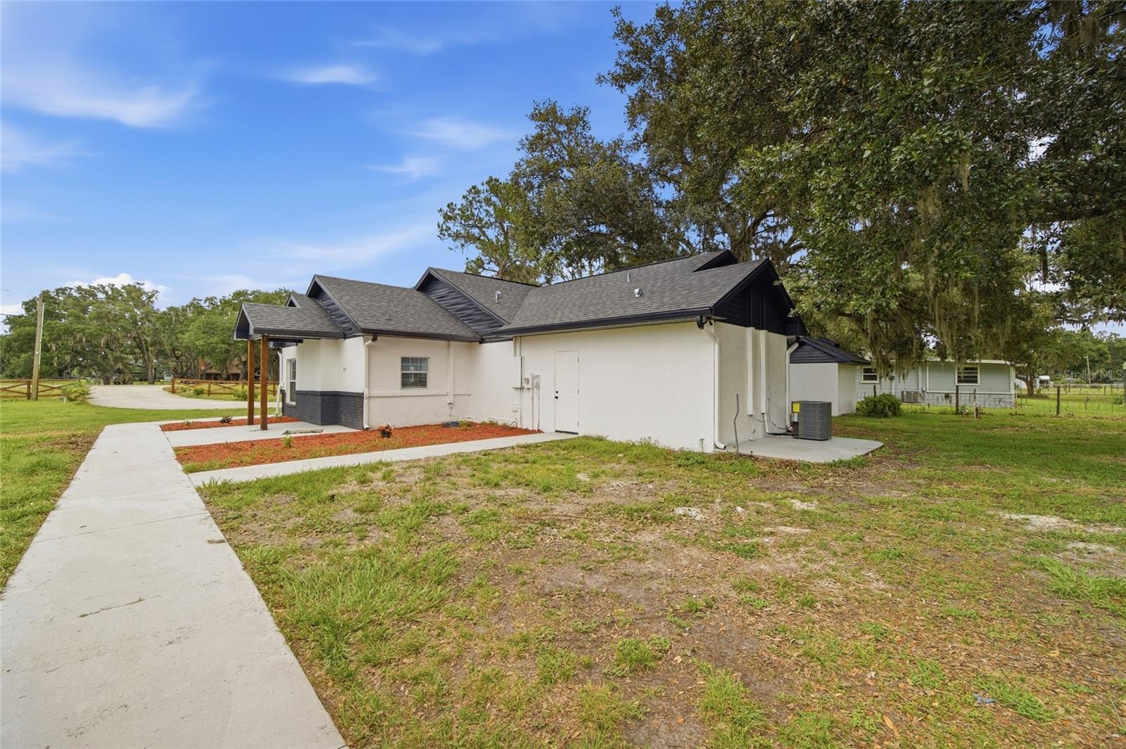 1205 E KNIGHTS GRIFFIN RD — photo 53