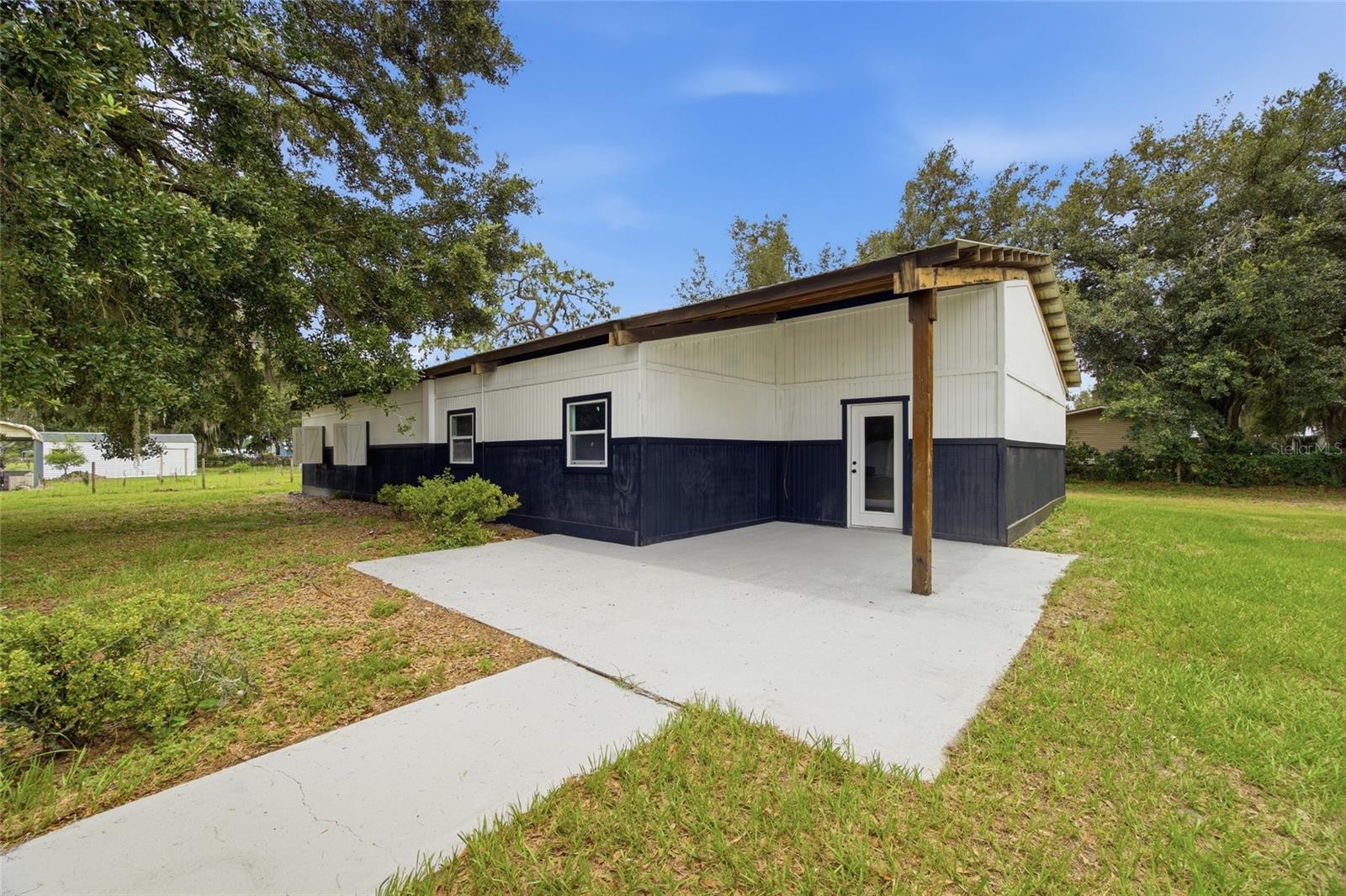 1205 E KNIGHTS GRIFFIN RD — photo 33
