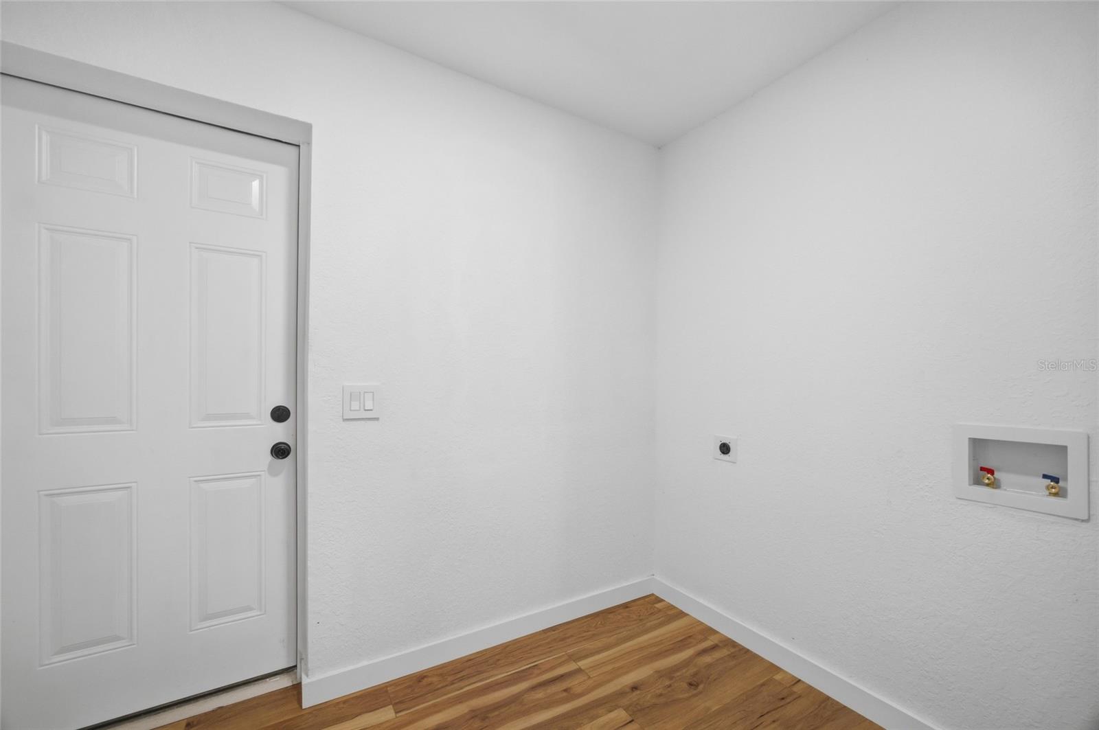 1205 E KNIGHTS GRIFFIN RD — photo 32