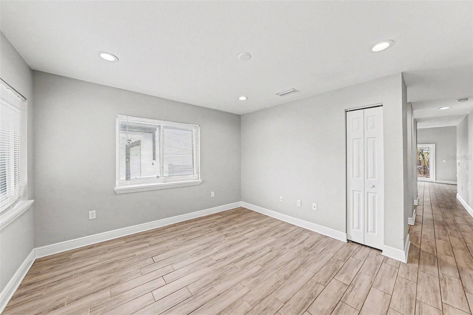 2619 W ST CONRAD — photo 23