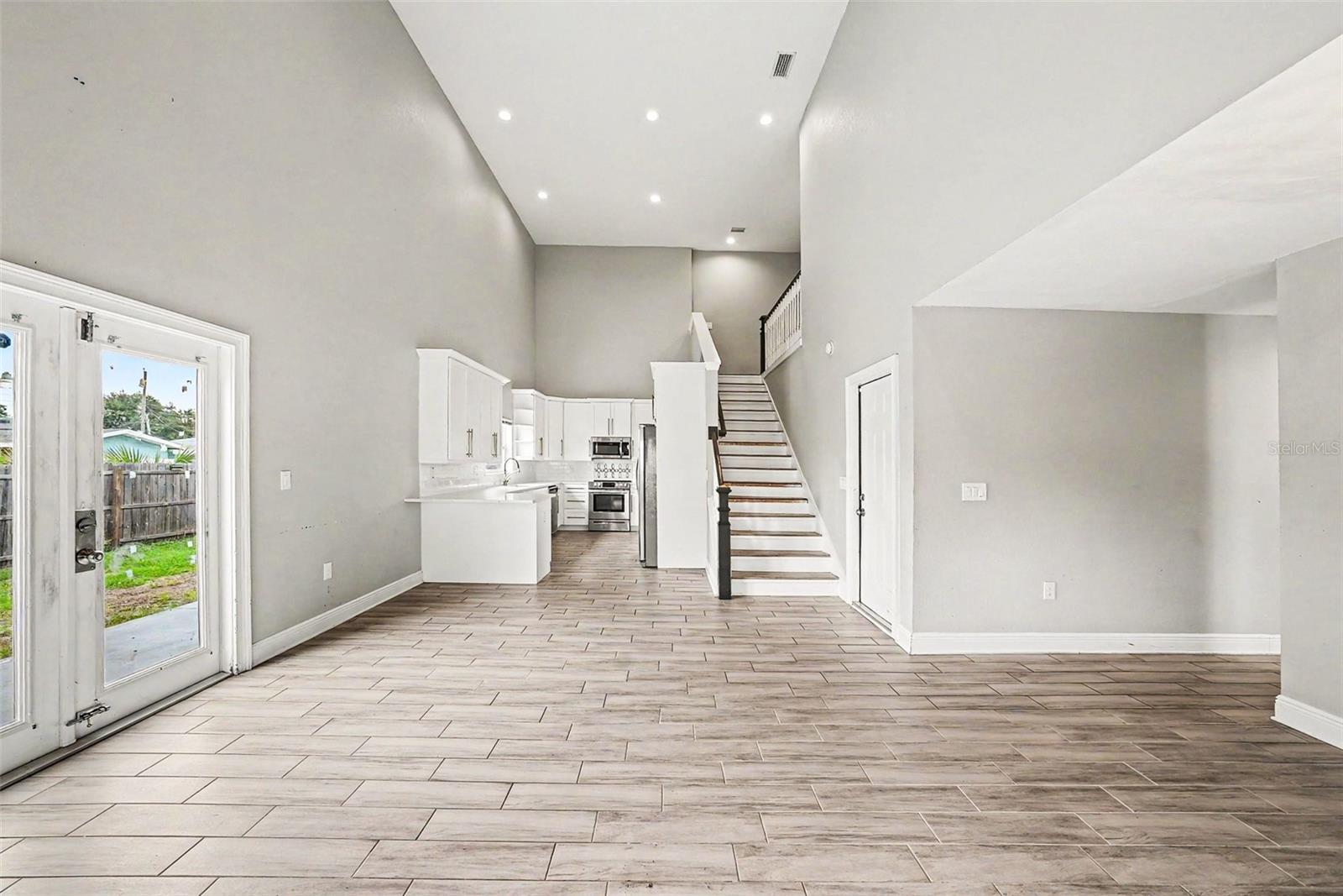 2619 W ST CONRAD — photo 11