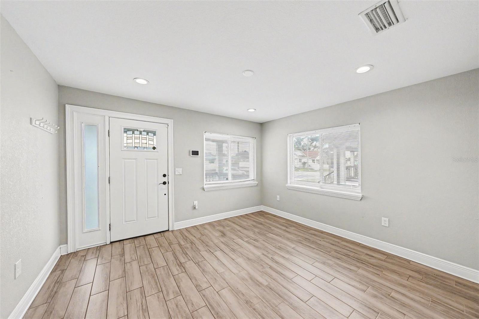 2619 W ST CONRAD — photo 7