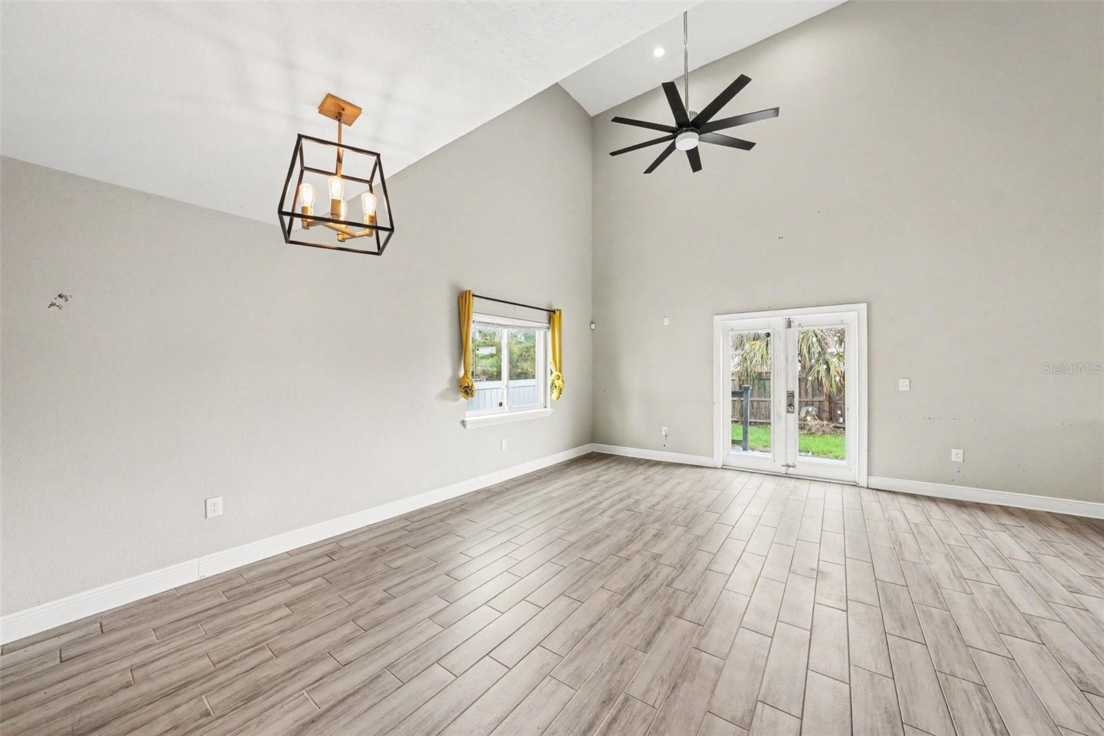 2619 W ST CONRAD — photo 8