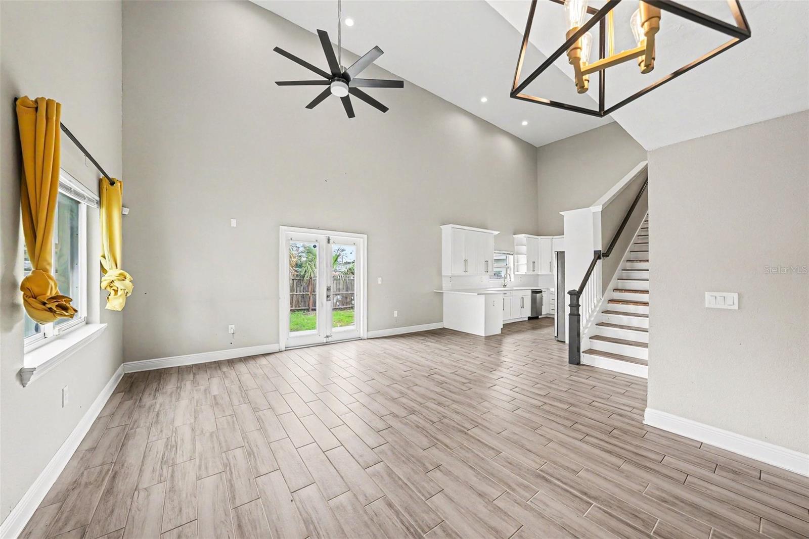 2619 W ST CONRAD — photo 10