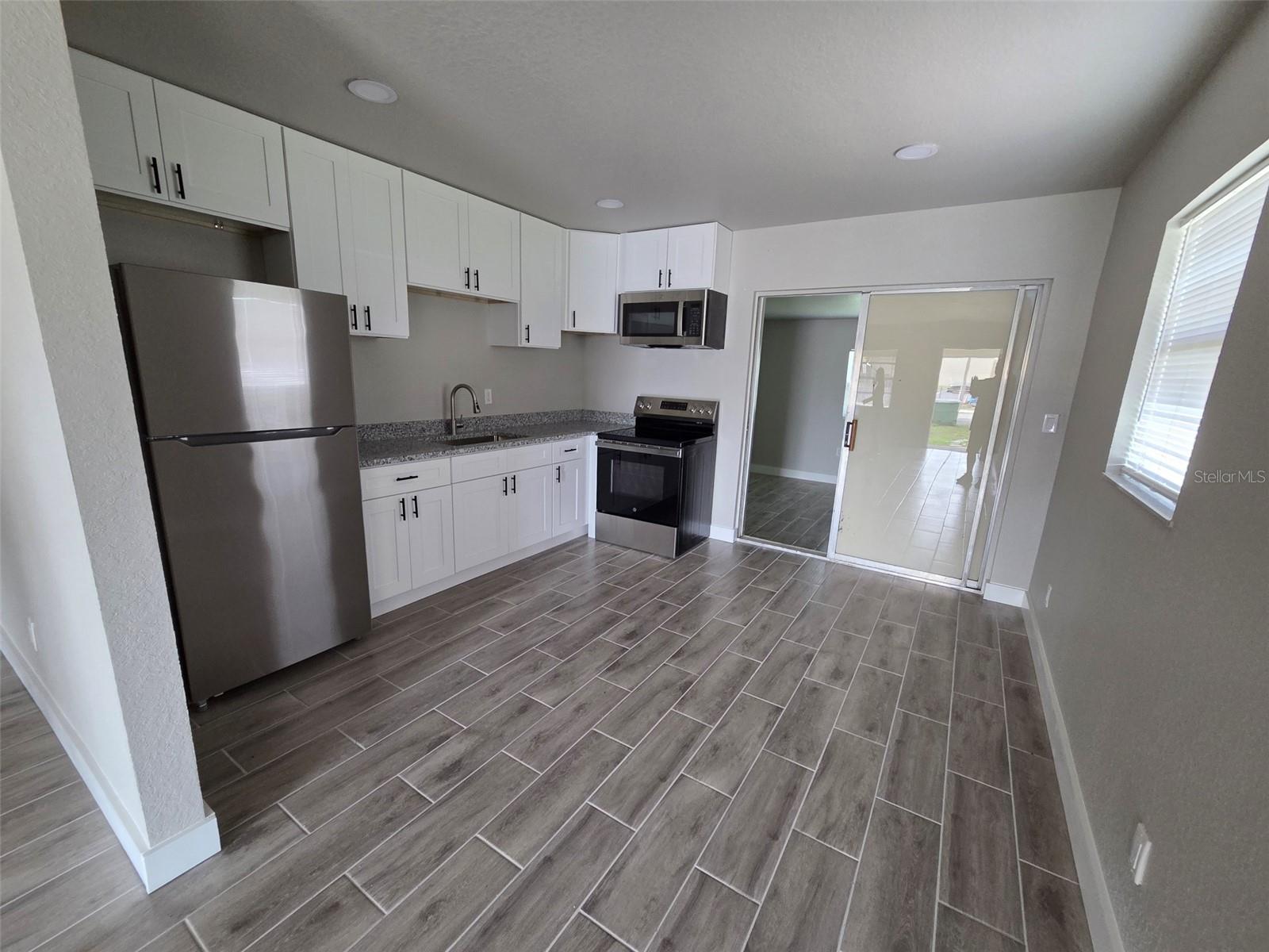 38300 HENRY DR — photo 9