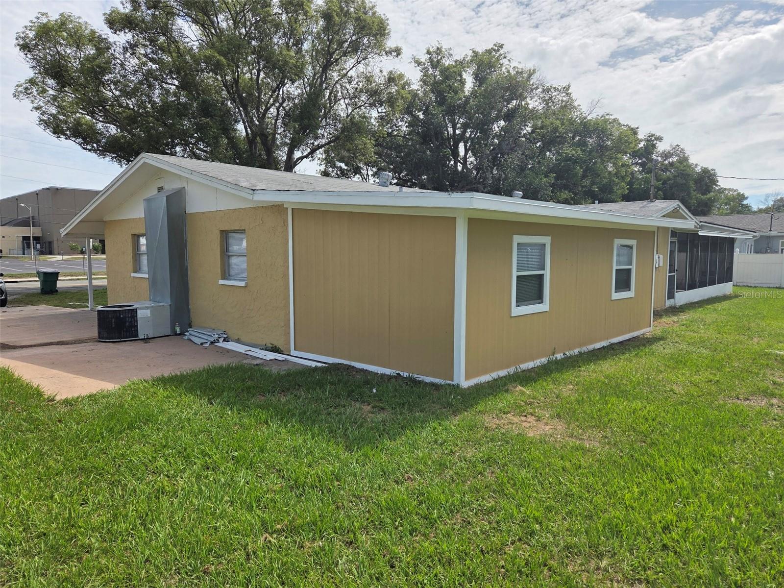 38300 HENRY DR — photo 3