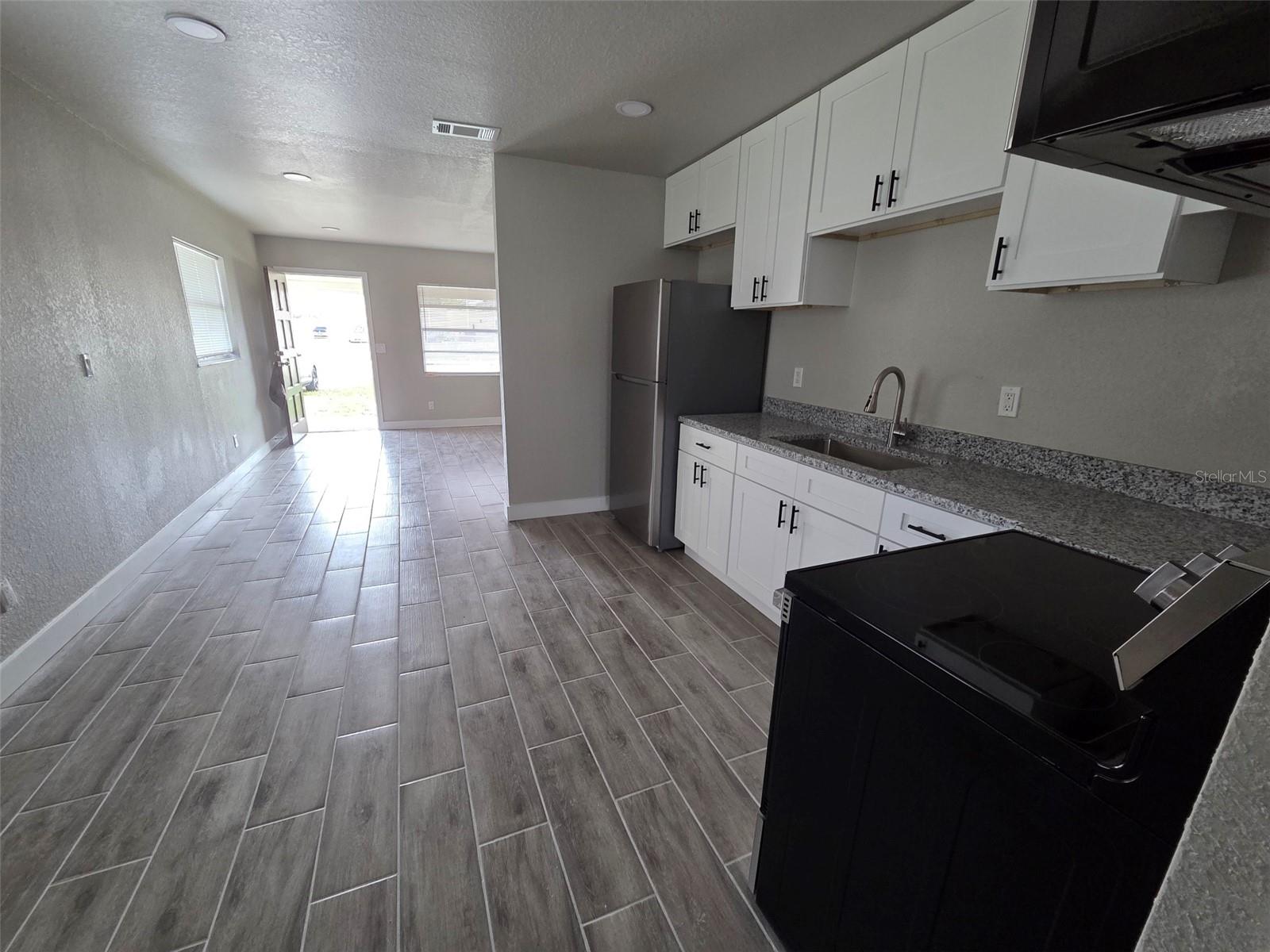 38300 HENRY DR — photo 10