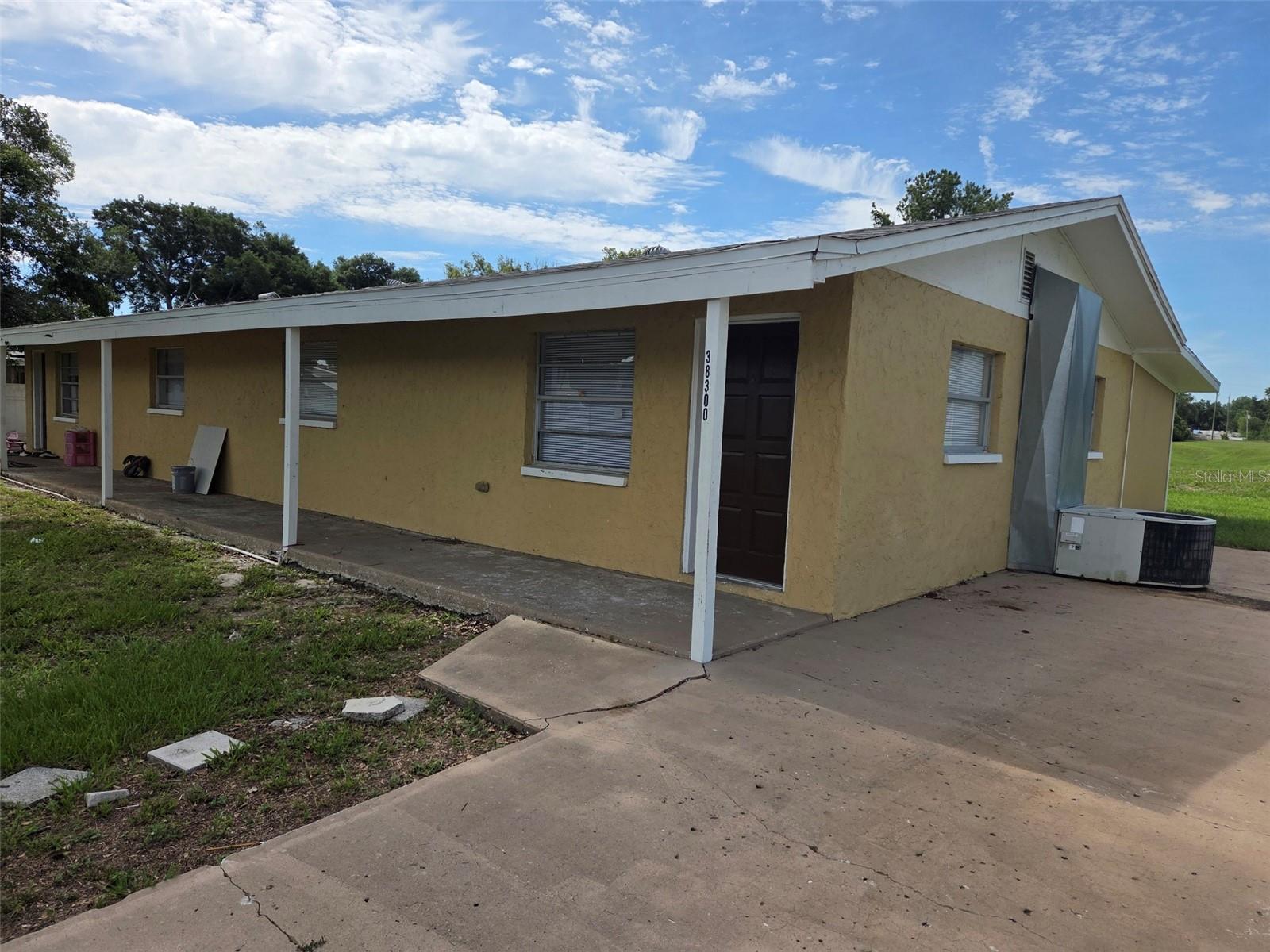 38300 HENRY DR — photo 2