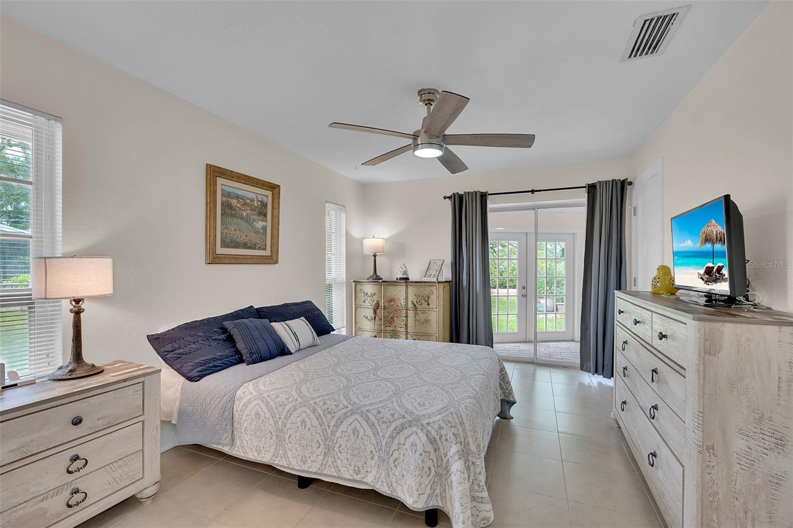 332 SHORE DR — photo 23