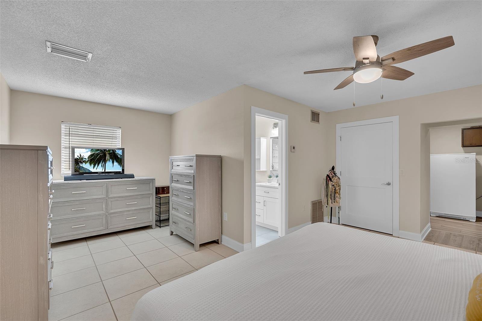 332 SHORE DR — photo 32