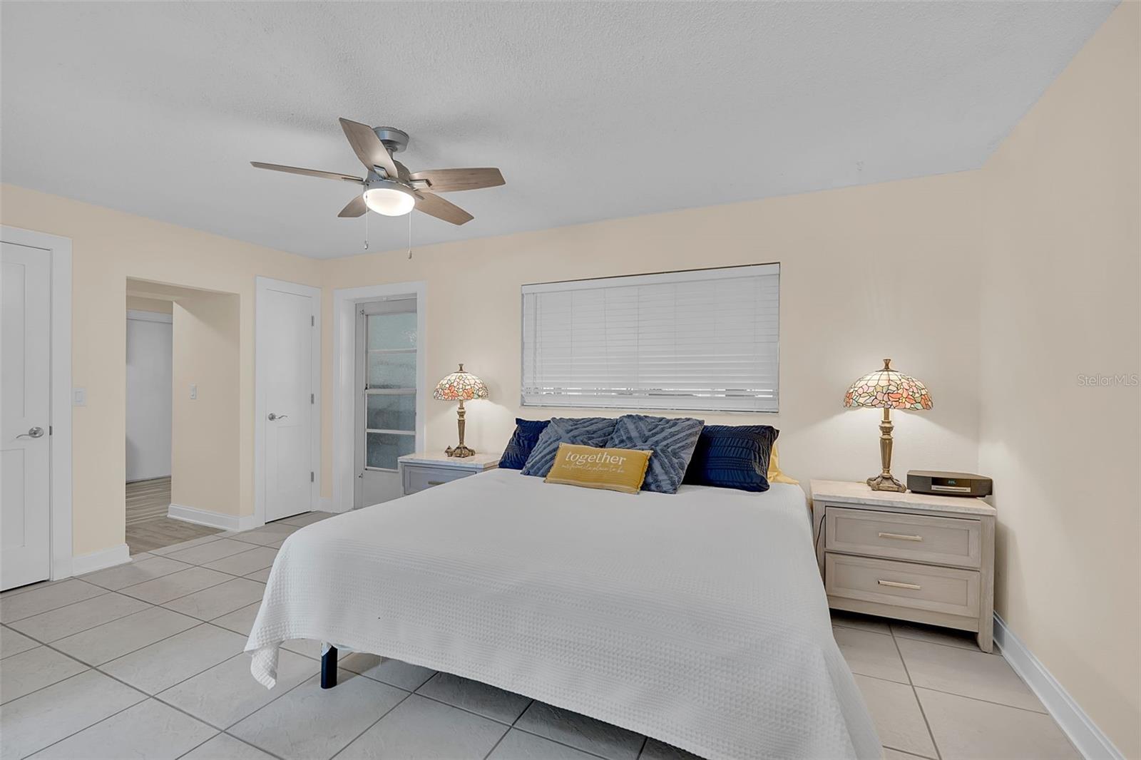 332 SHORE DR — photo 30