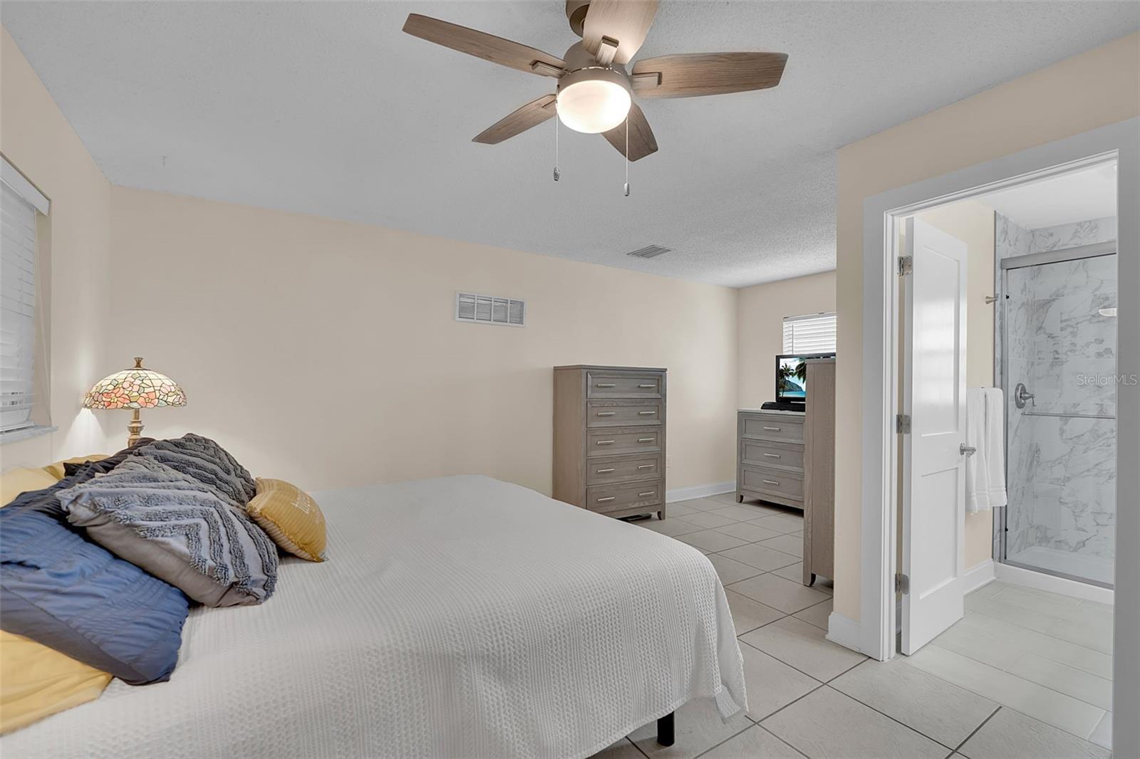 332 SHORE DR — photo 29