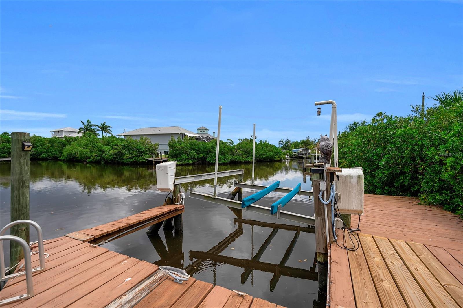 332 SHORE DR — photo 51