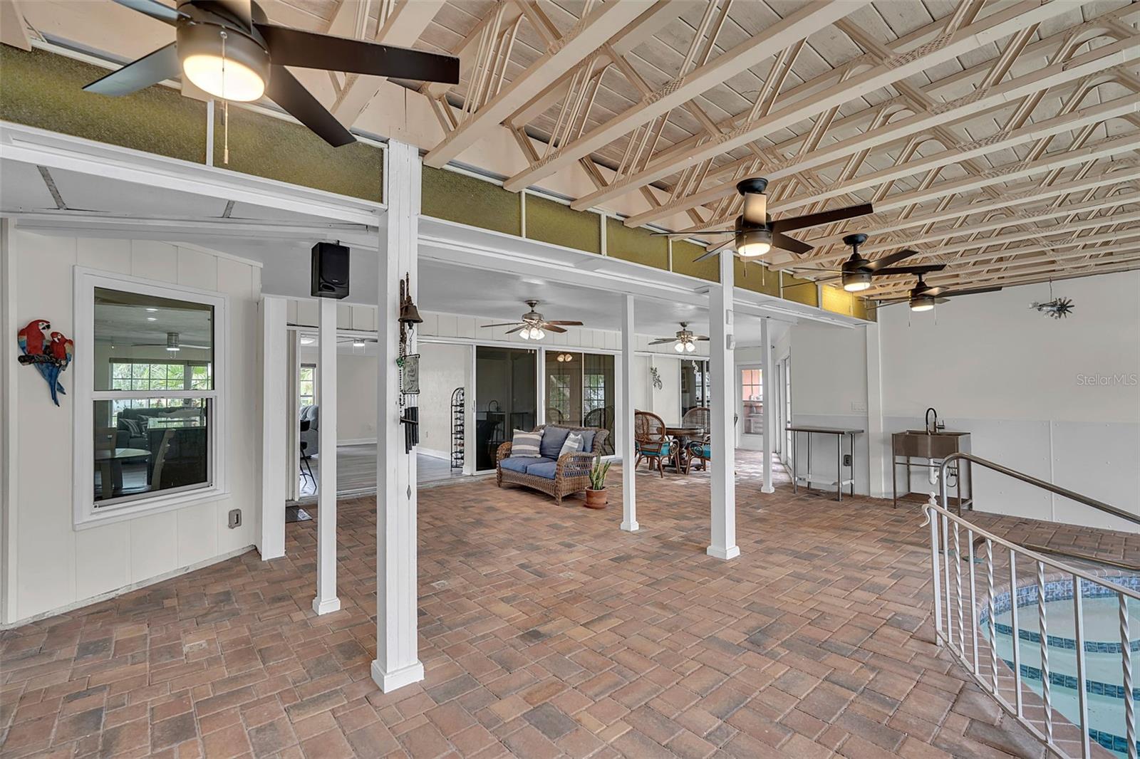 332 SHORE DR — photo 44