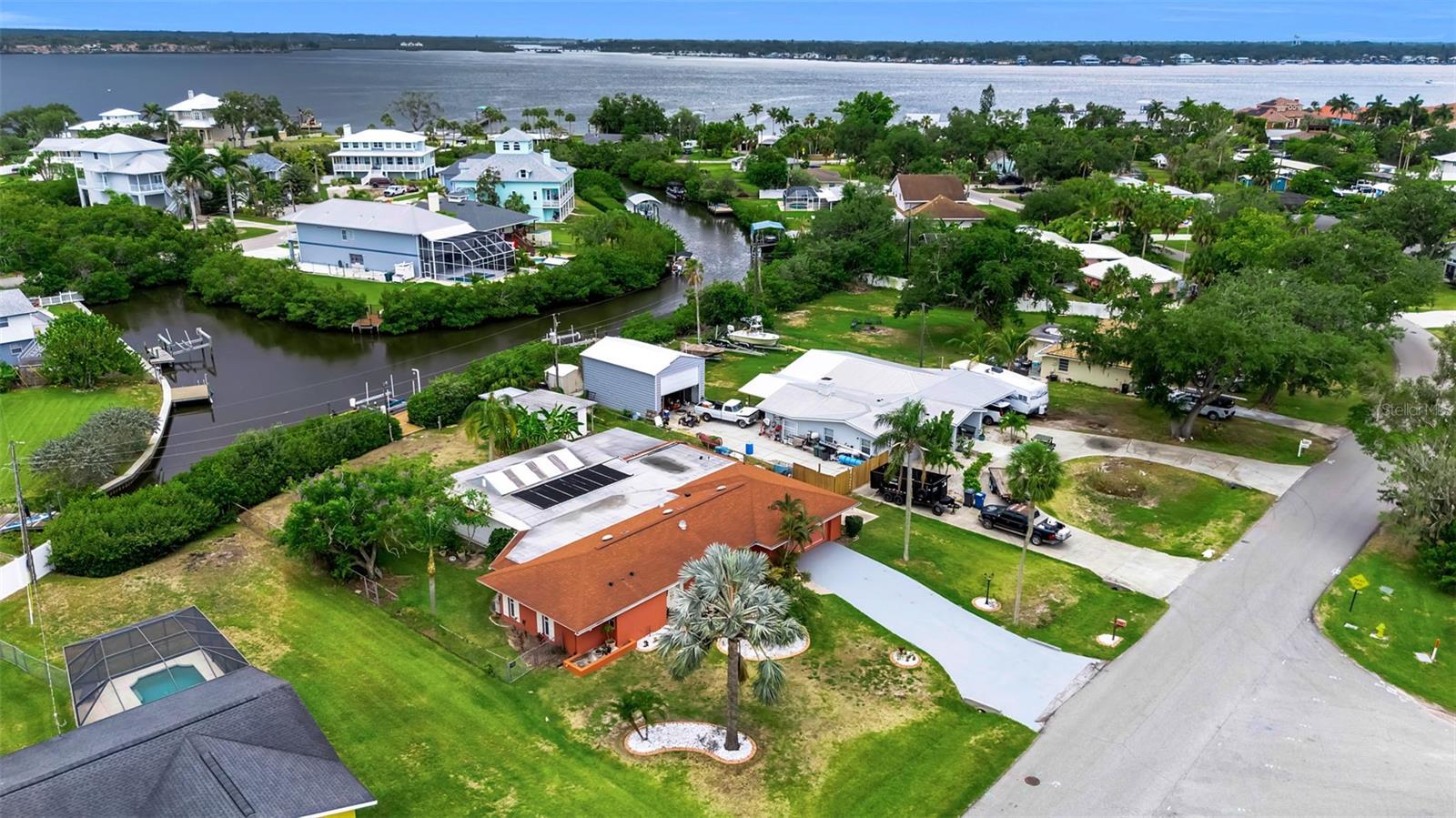 332 SHORE DR — photo 56
