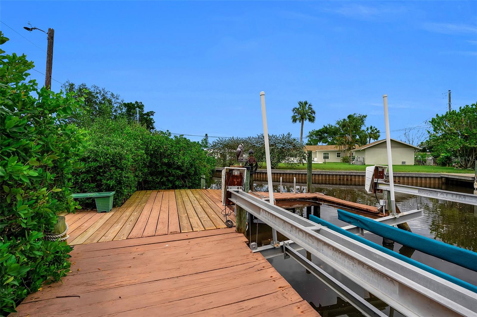 332 SHORE DR — photo 50
