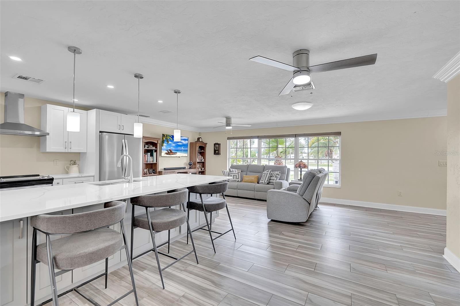 332 SHORE DR — photo 15