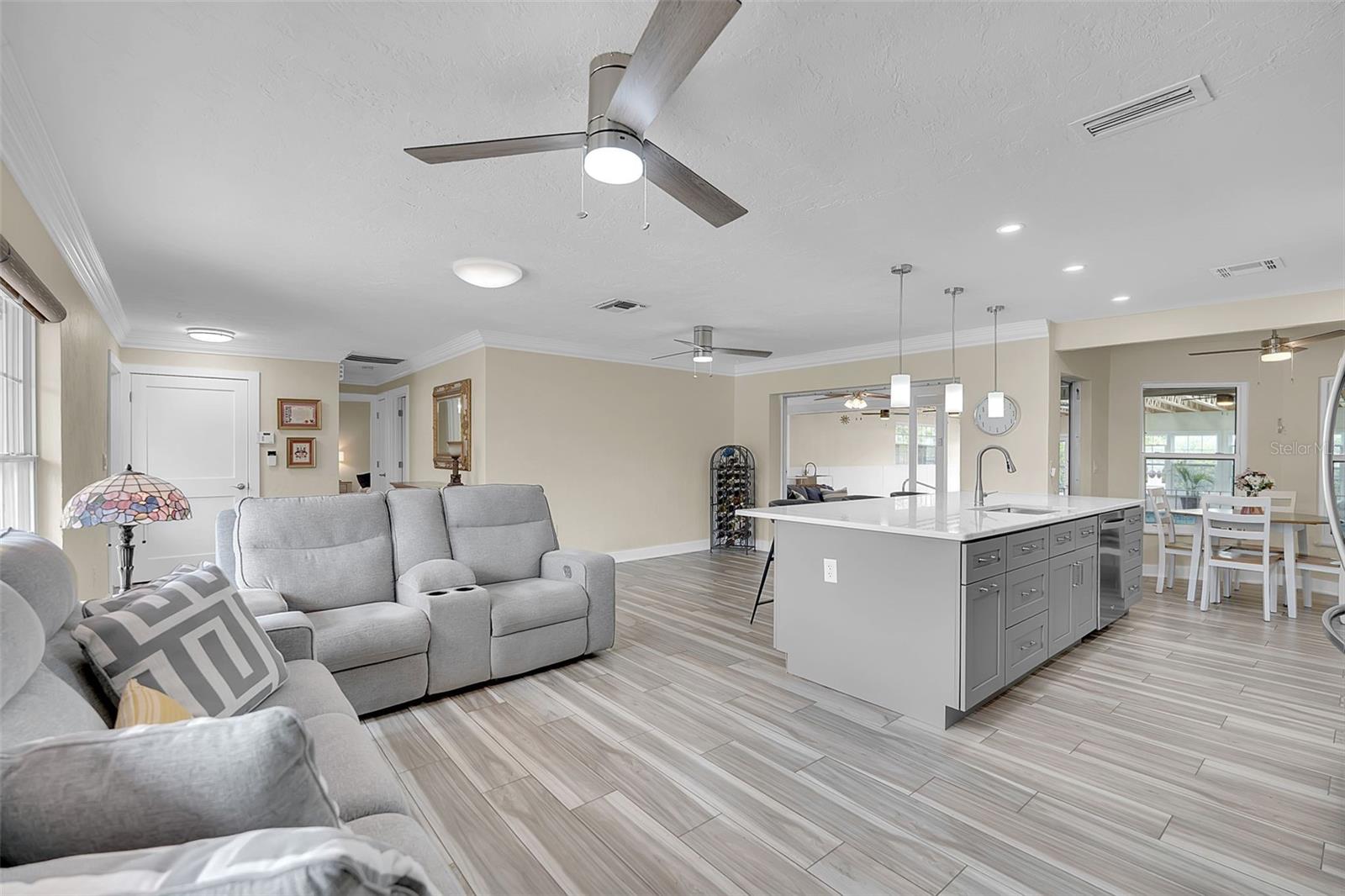 332 SHORE DR — photo 13