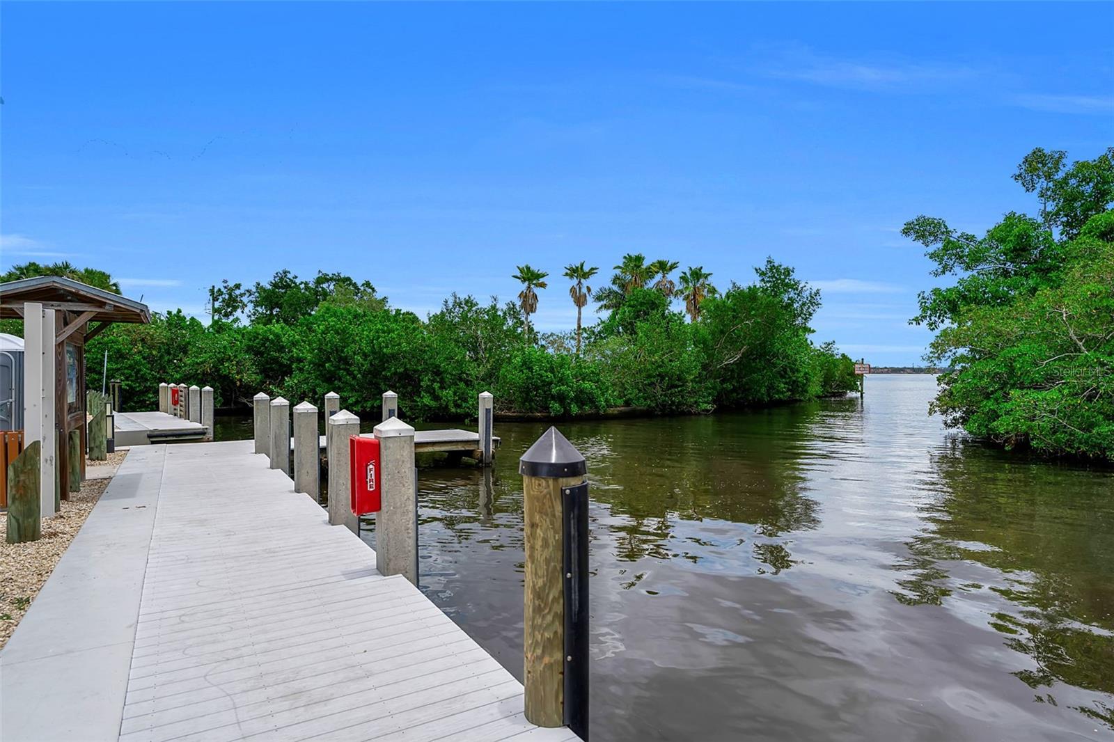 332 SHORE DR — photo 59