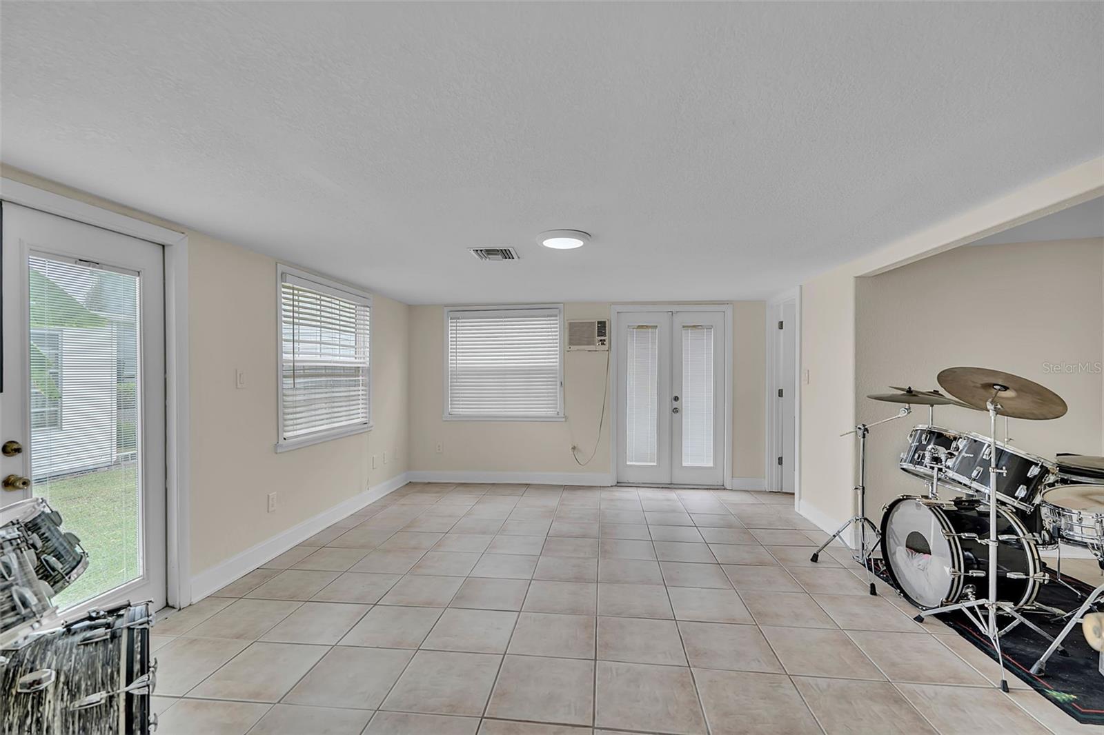 332 SHORE DR — photo 45