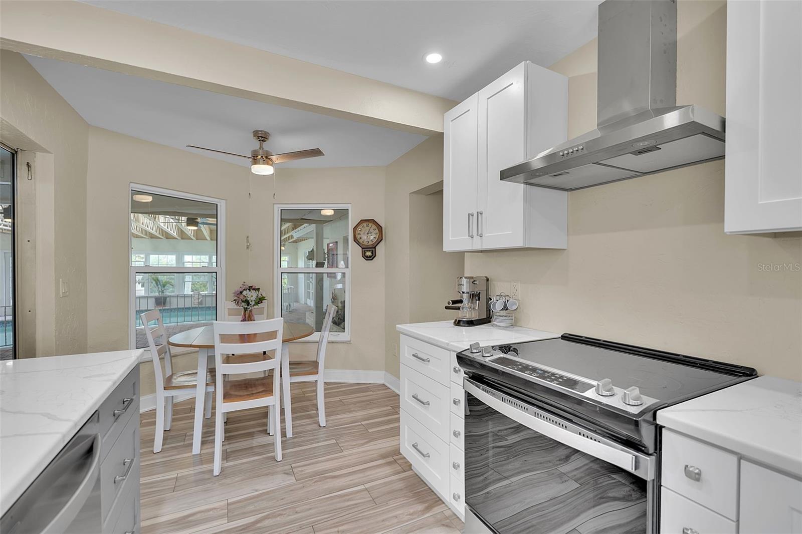332 SHORE DR — photo 19