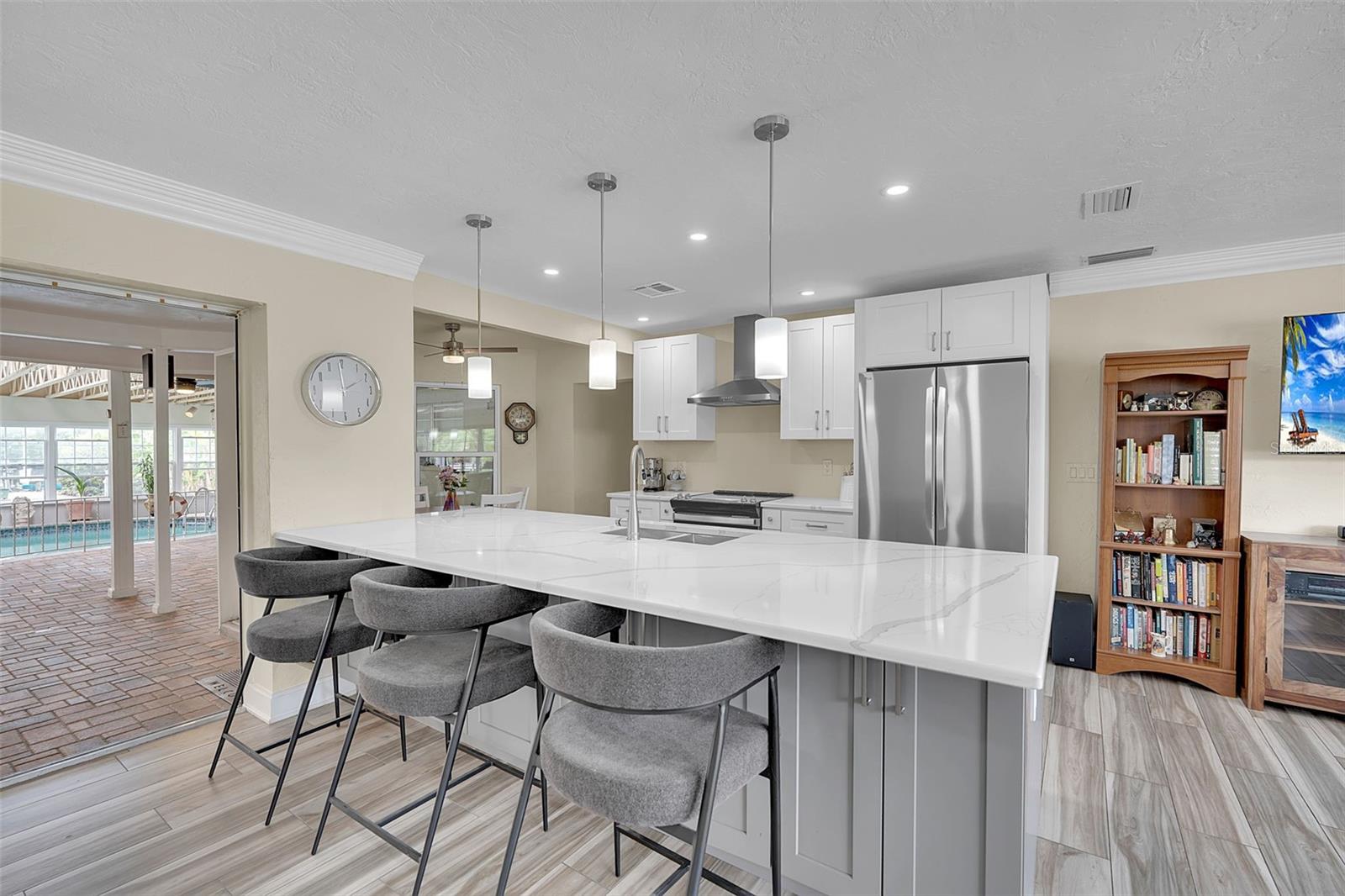 332 SHORE DR — photo 14