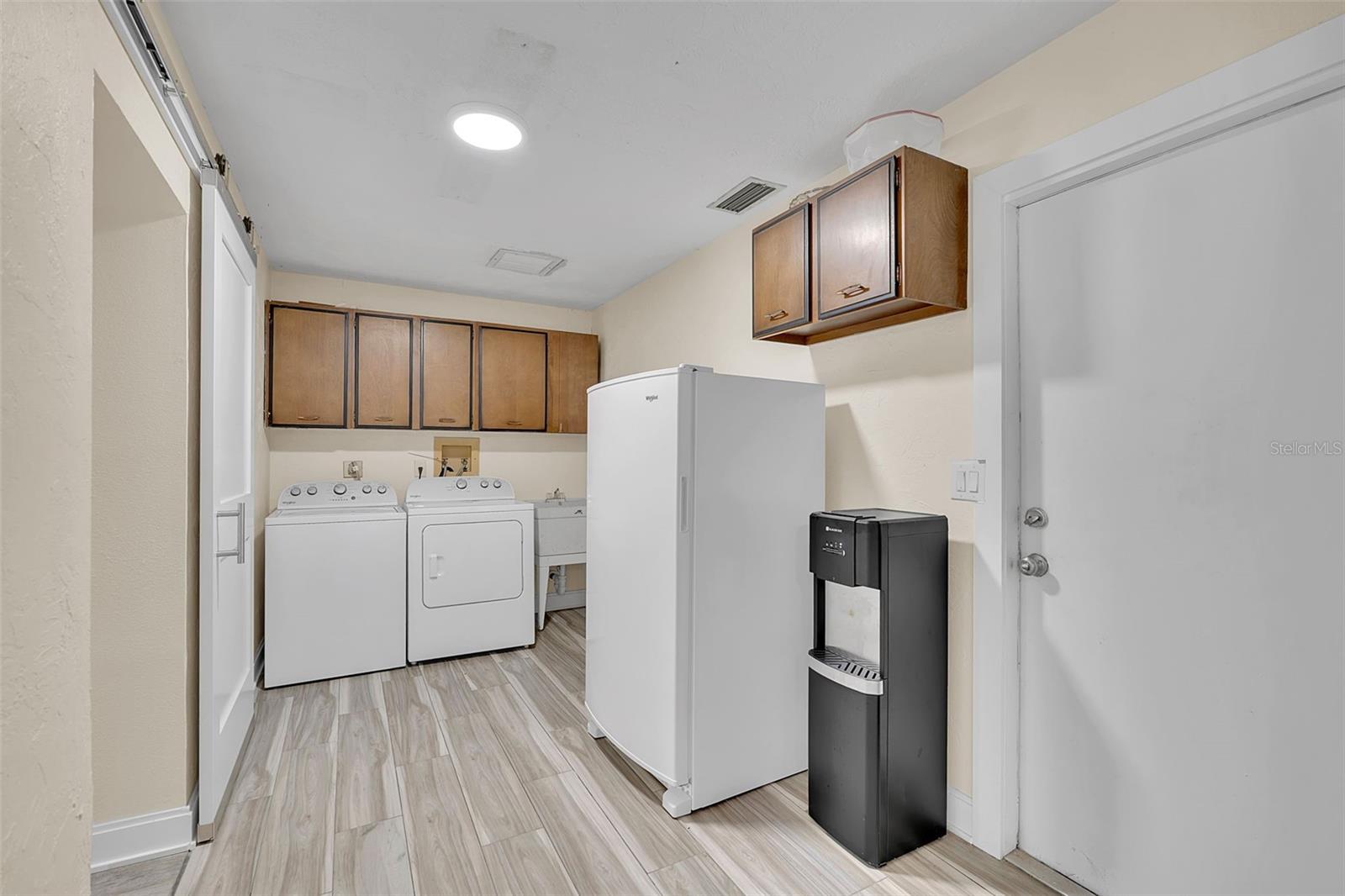 332 SHORE DR — photo 26
