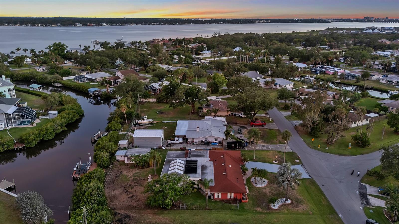332 SHORE DR — photo 49