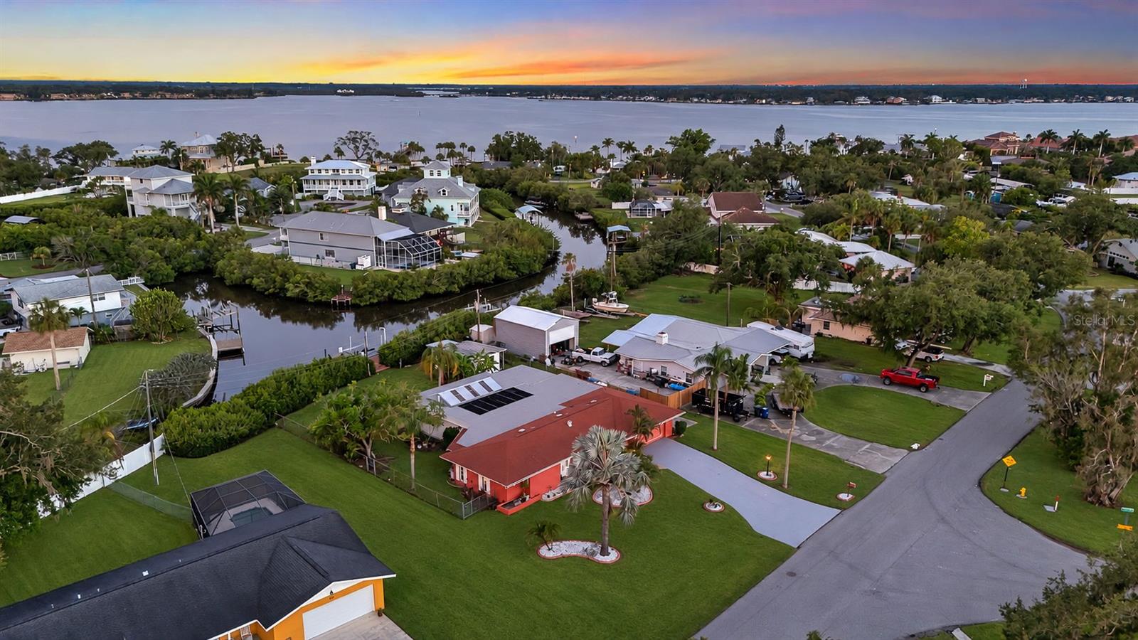 332 SHORE DR — photo 3