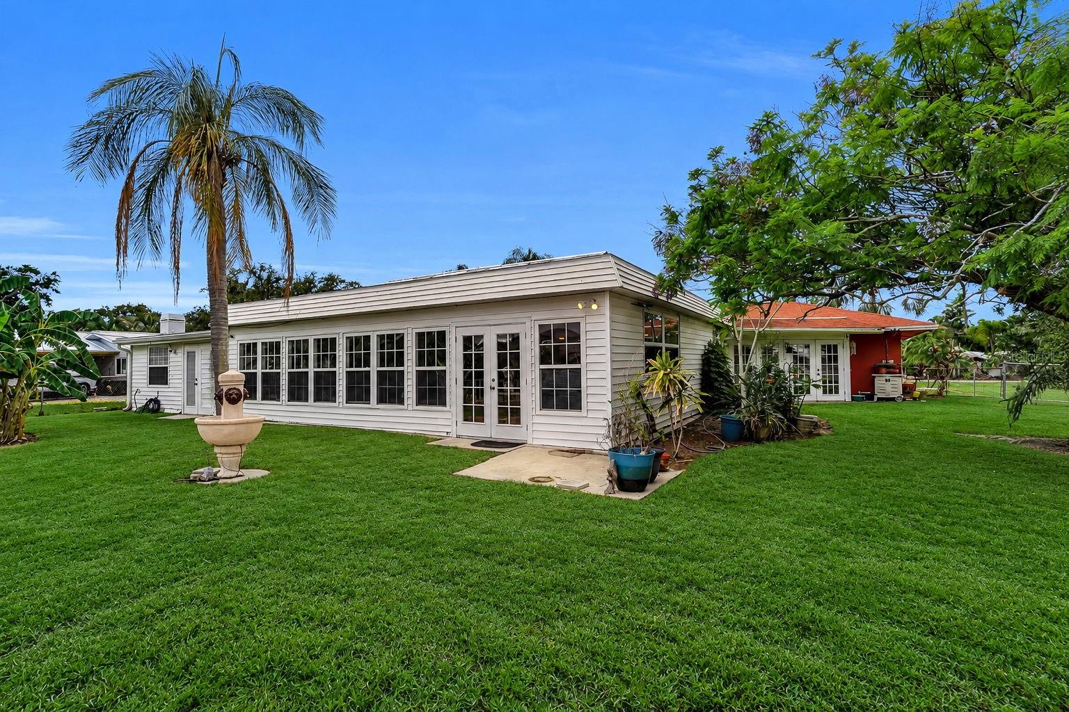332 SHORE DR — photo 49
