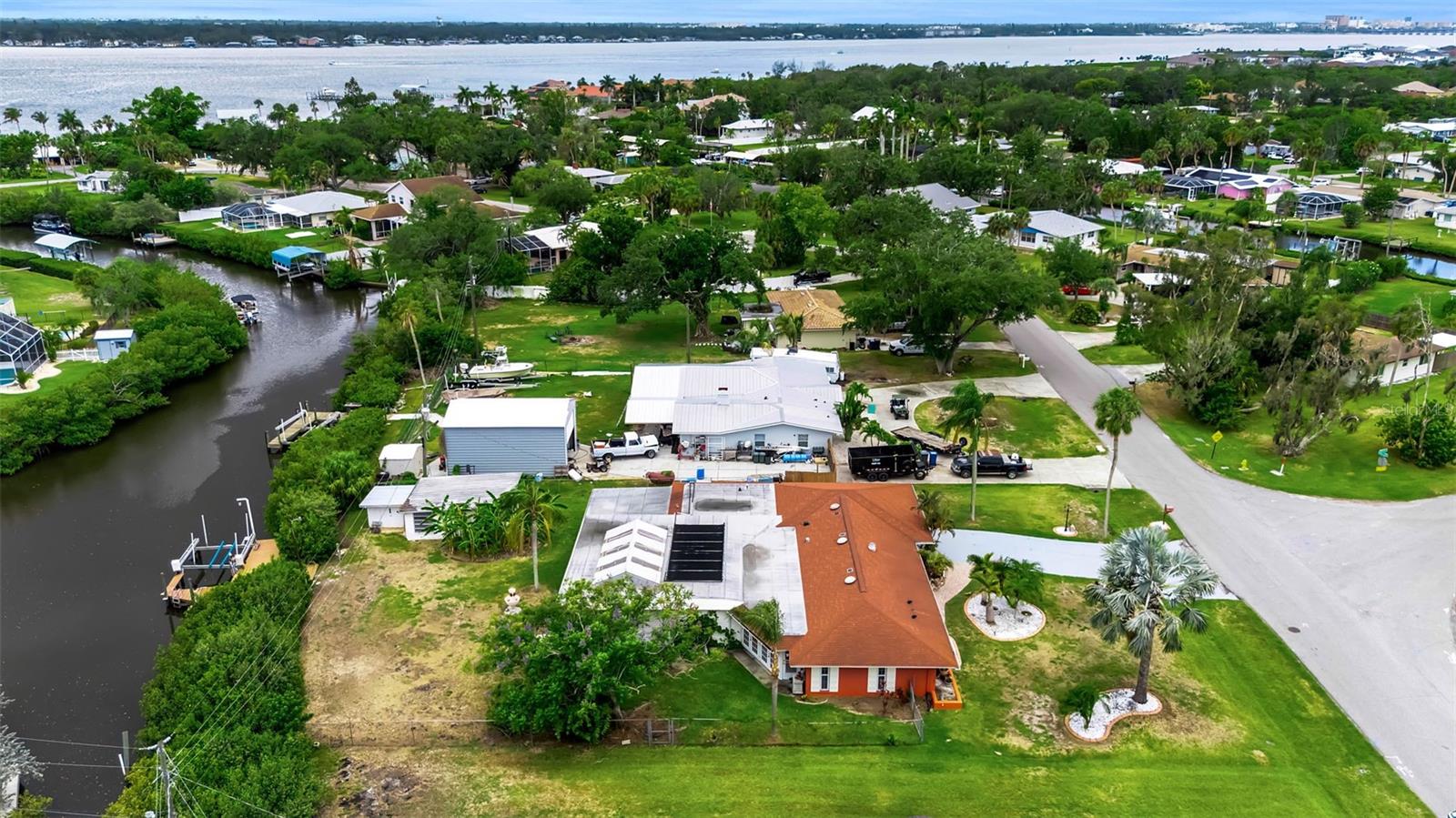 332 SHORE DR — photo 3