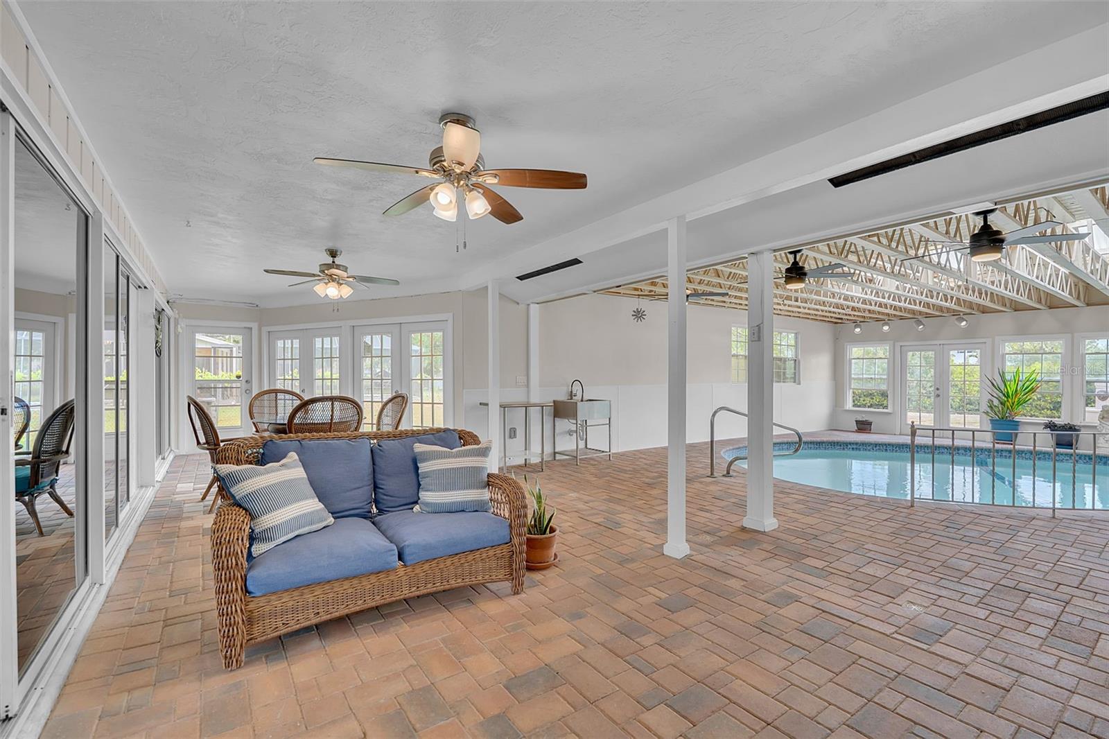 332 SHORE DR — photo 34