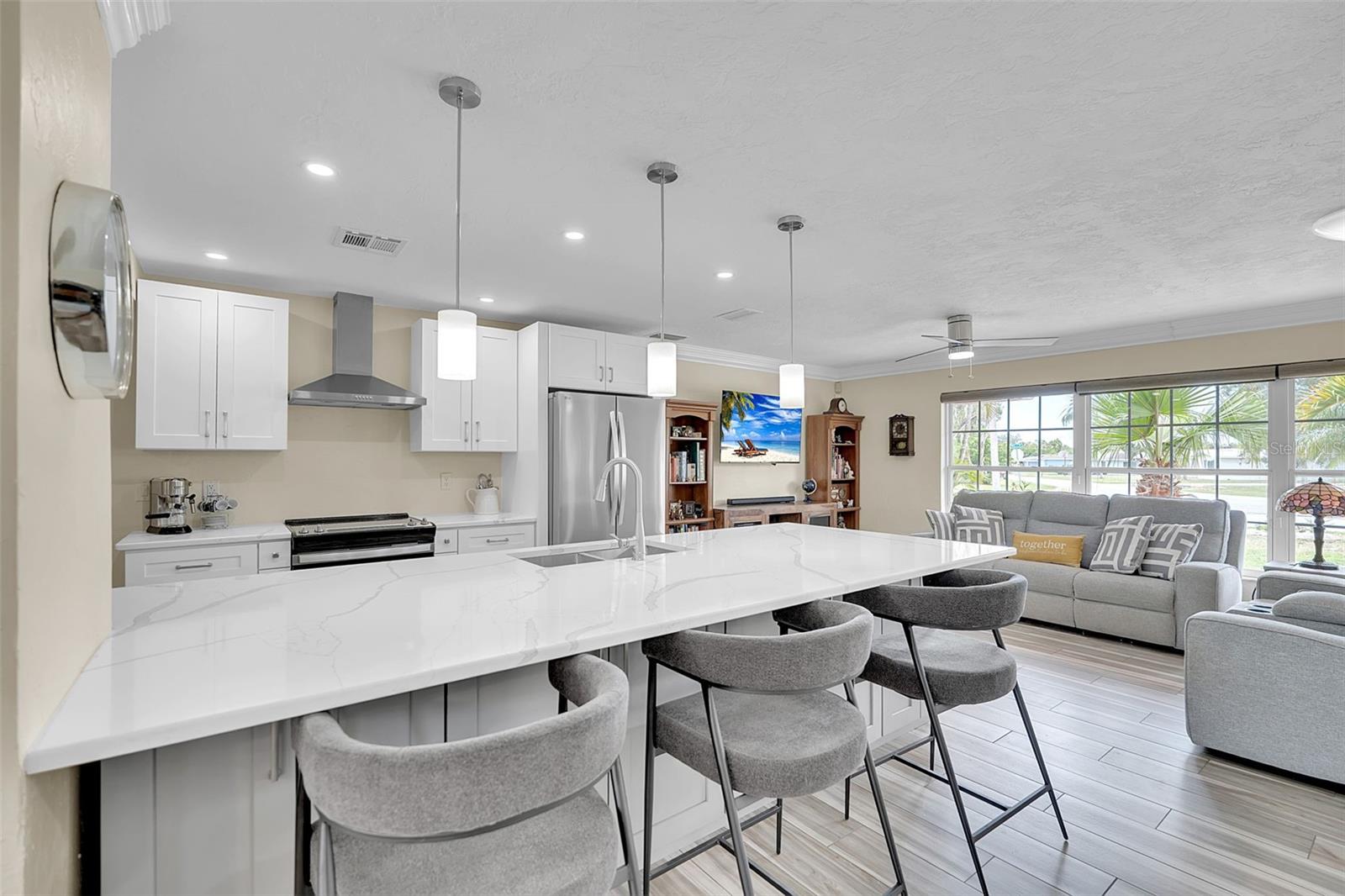 332 SHORE DR — photo 16