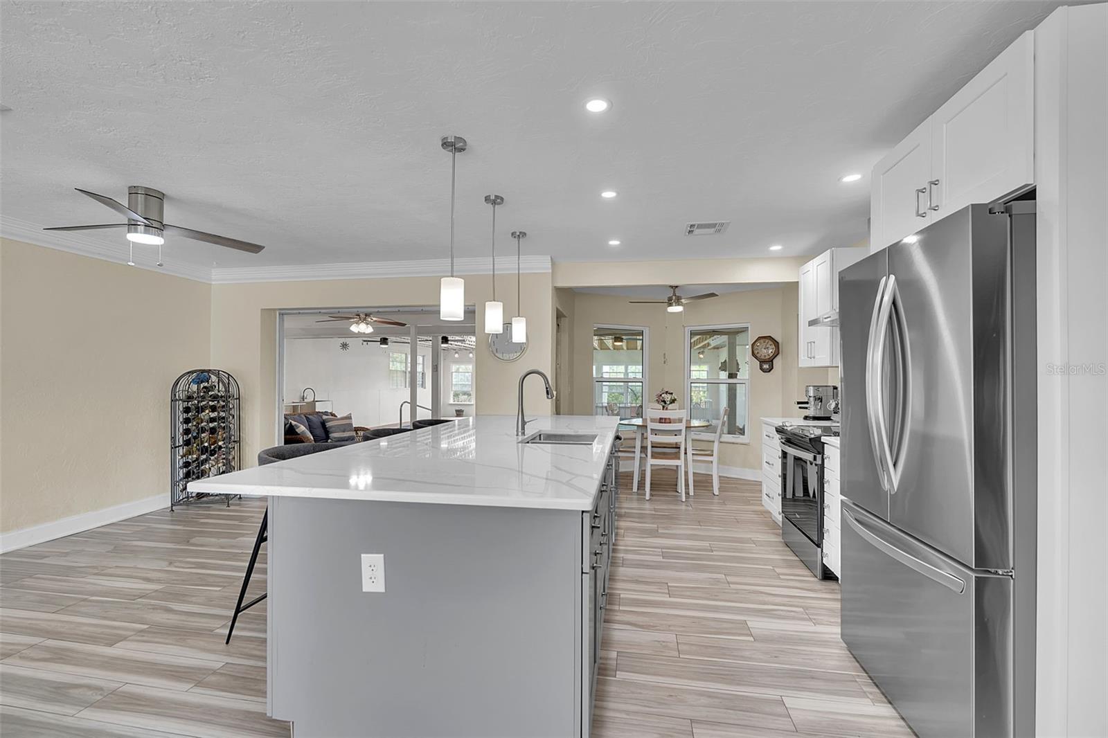 332 SHORE DR — photo 18