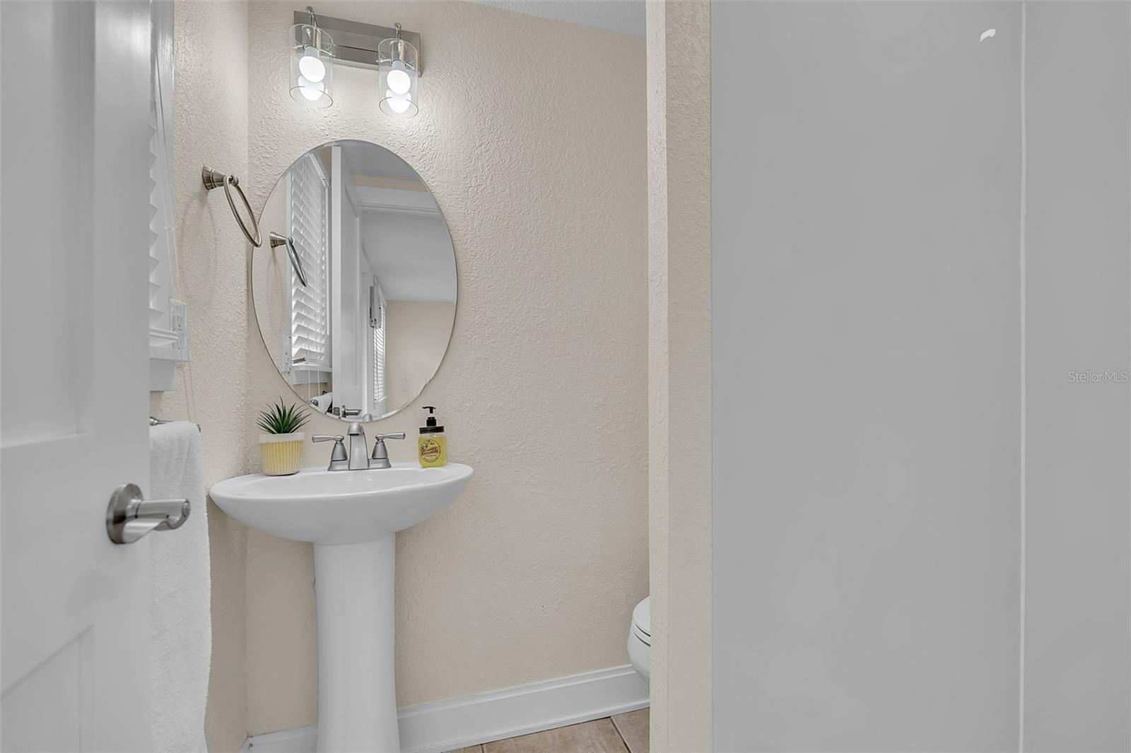 332 SHORE DR — photo 48