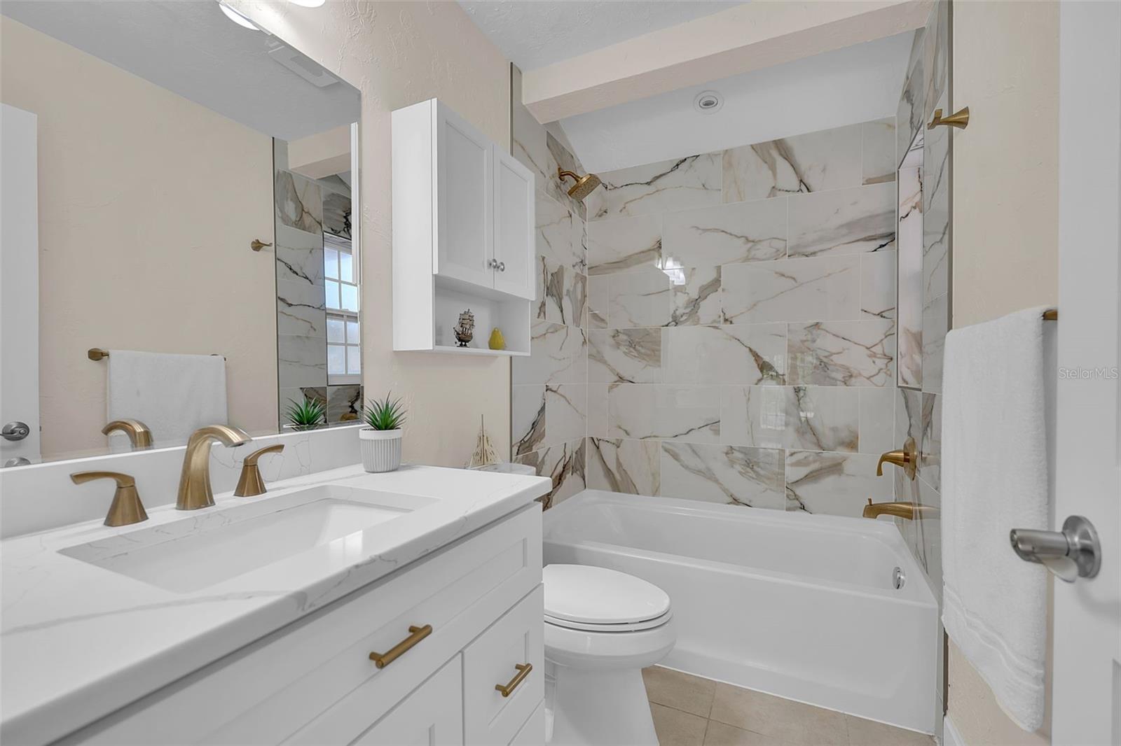 332 SHORE DR — photo 25