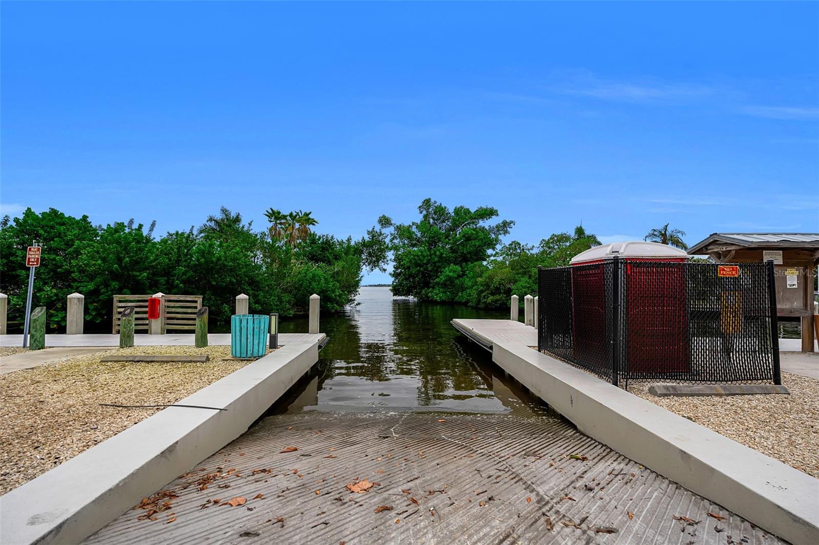 332 SHORE DR — photo 58