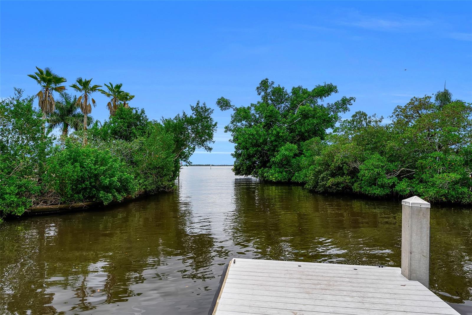 332 SHORE DR — photo 60