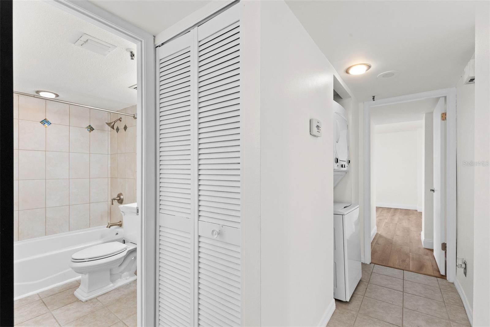 201 W LAUREL ST #907 — photo 22