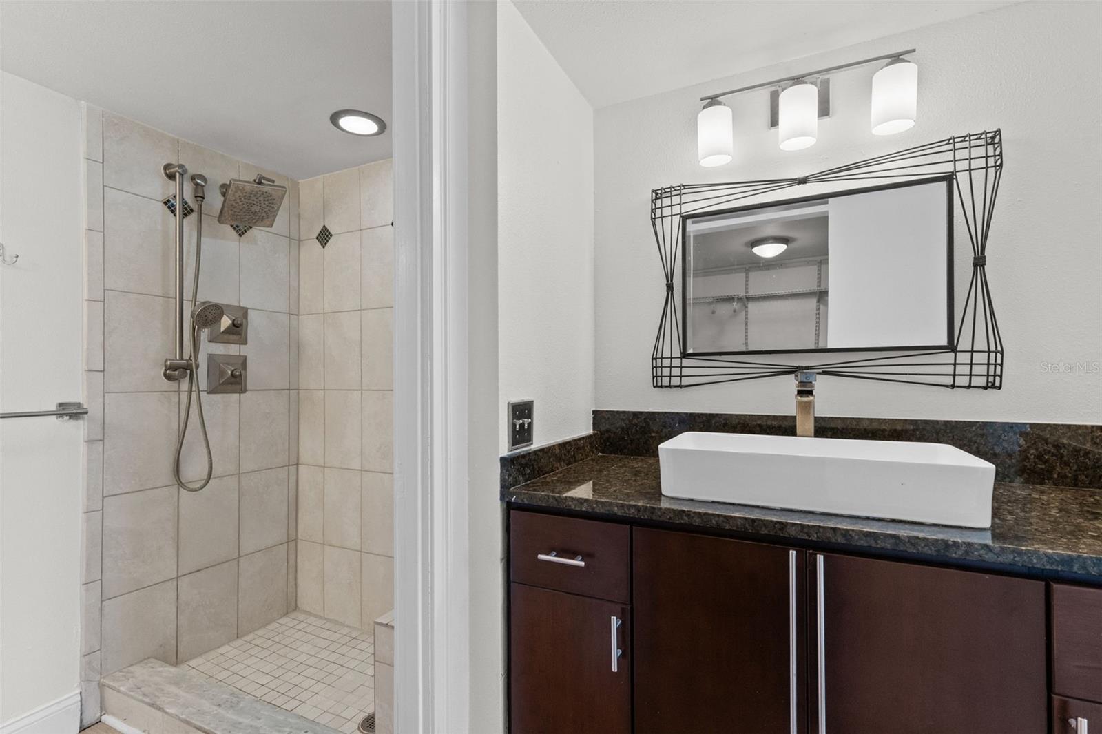 201 W LAUREL ST #907 — photo 34