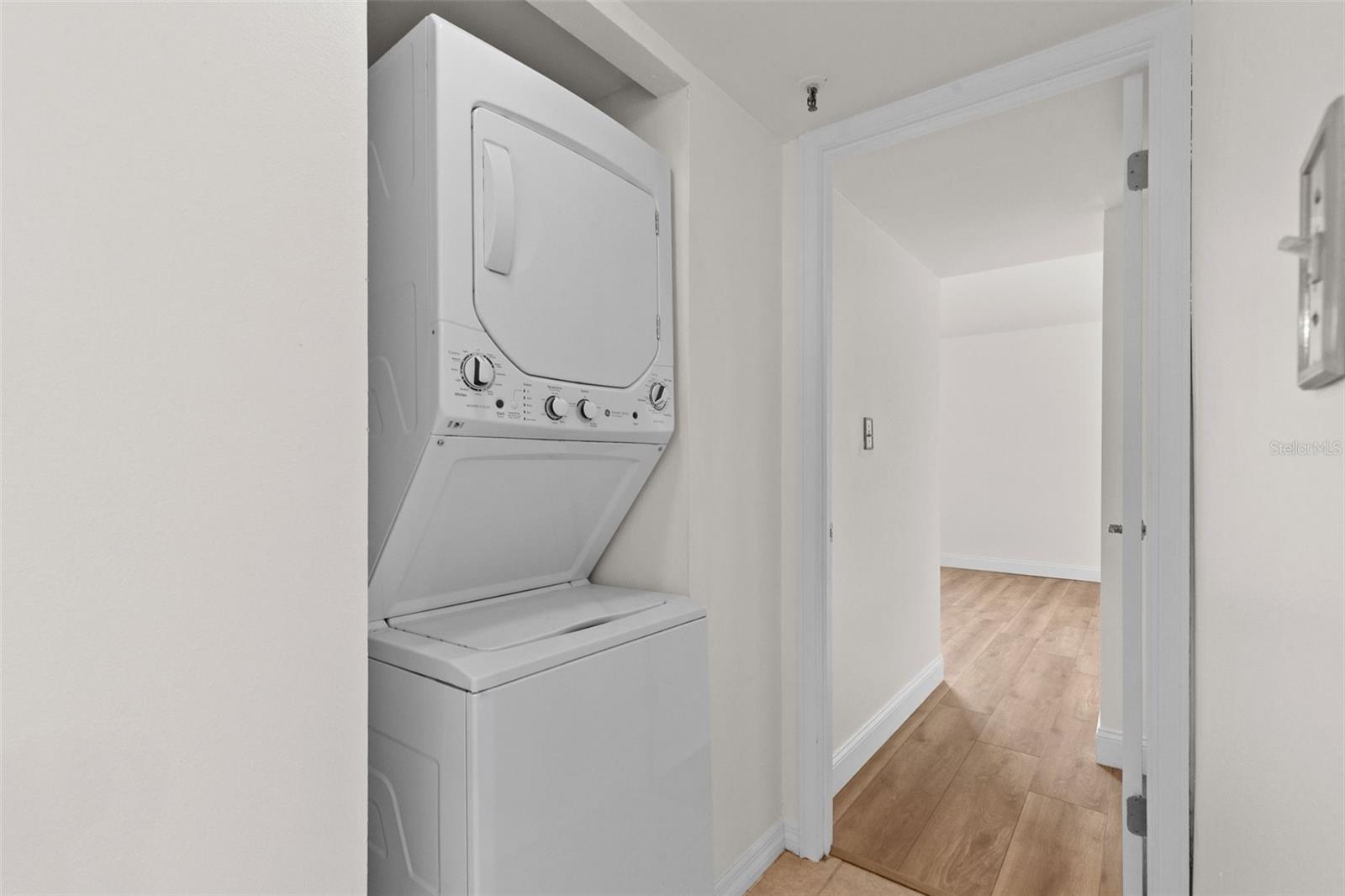 201 W LAUREL ST #907 — photo 27