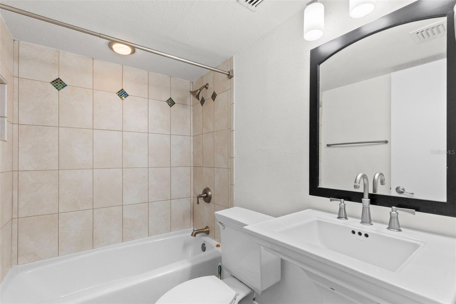 201 W LAUREL ST #907 — photo 26