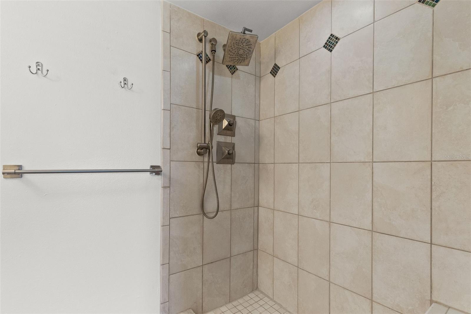 201 W LAUREL ST #907 — photo 33