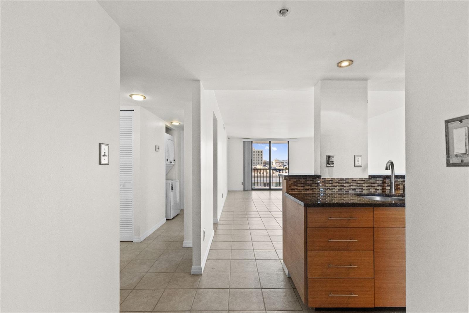201 W LAUREL ST #907 — photo 3