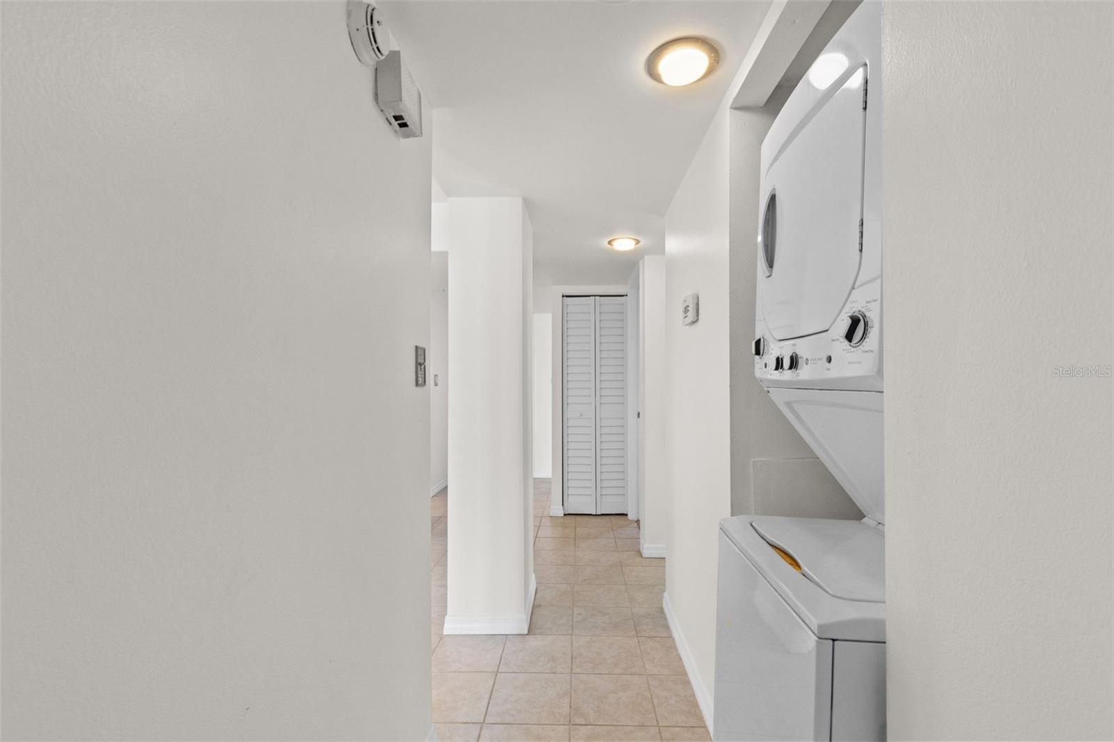 201 W LAUREL ST #907 — photo 28
