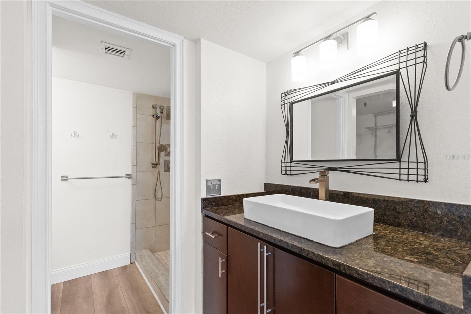 201 W LAUREL ST #907 — photo 32