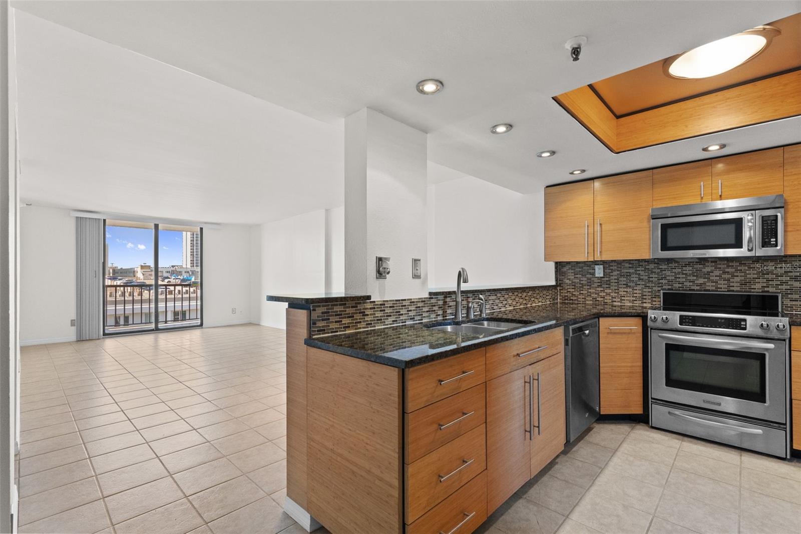 201 W LAUREL ST #907 — photo 4